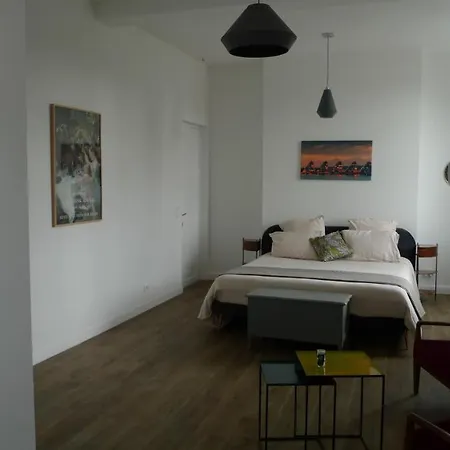 Le 90 Guest house *